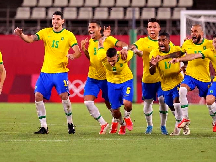 Brazil beat Mexico on penalties to reach final