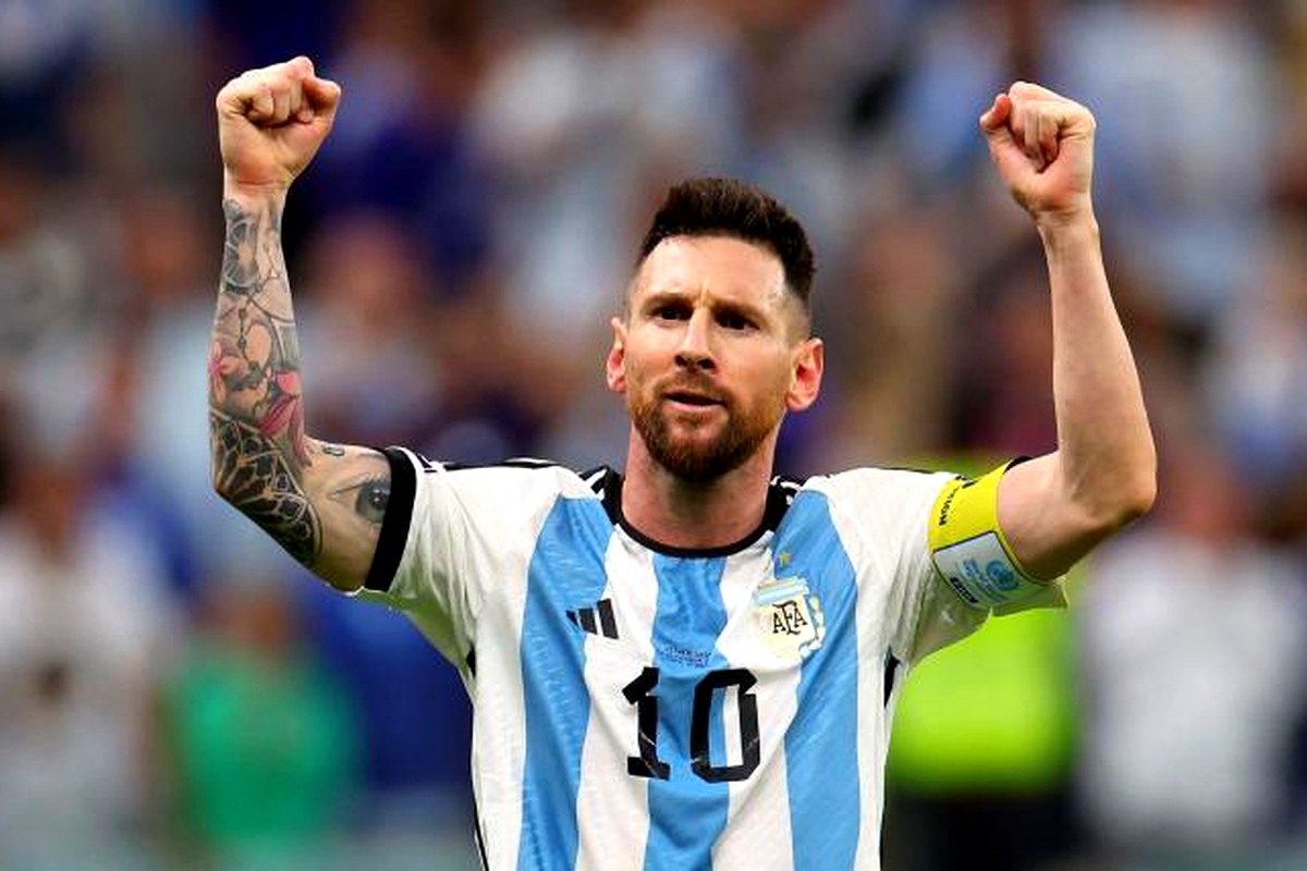 Messi helps Argentina to the finals, 3-0 victory