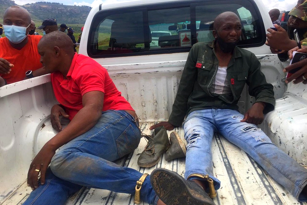 ‘Toy gun’ robbers to appear in court