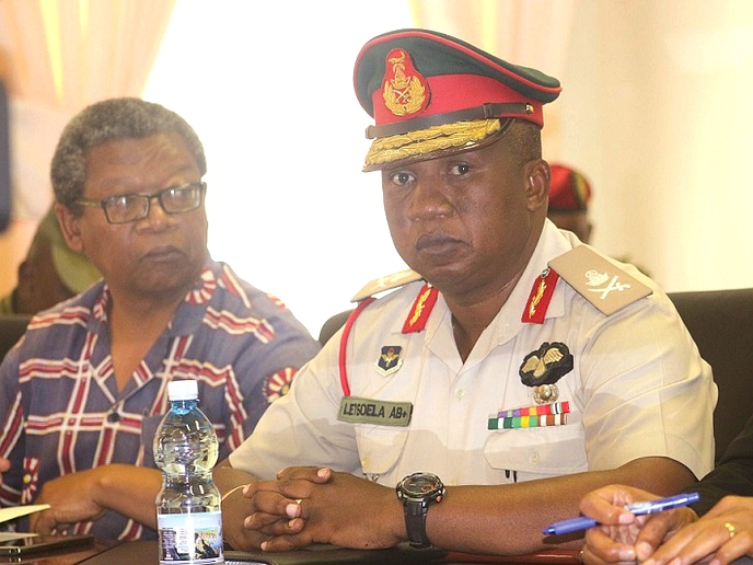 Army commander apologises to newspaper